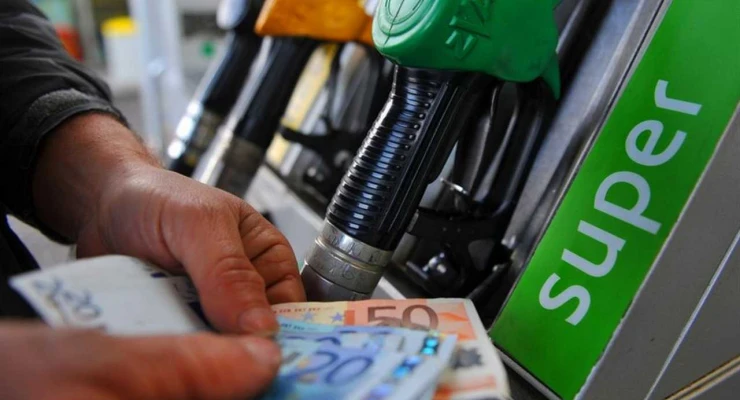Caro carburanti, oltre 12.000 firme dagli Agenti di Commercio